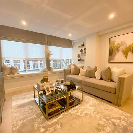 Stylish Retreat In The Heart Of Town Apartment