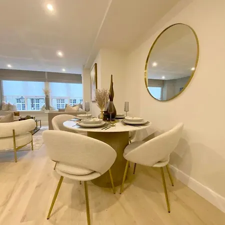Apartment Stylish Retreat In The Heart Of Town *