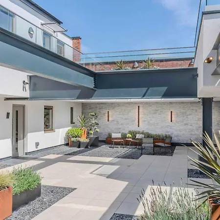 Stylish Retreat In The Heart Of Town * Harrogate